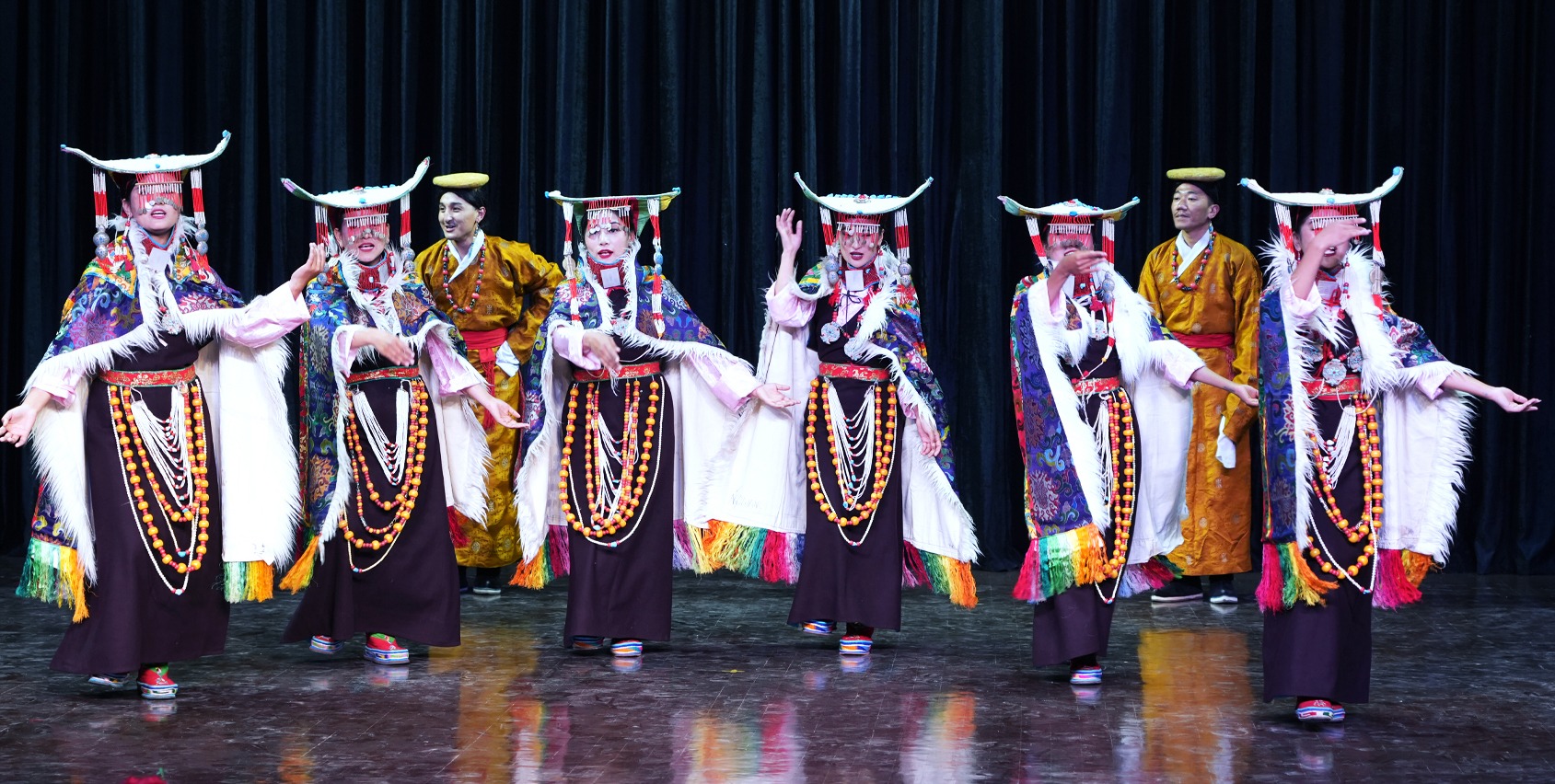 Tanec zo strechy sveta  