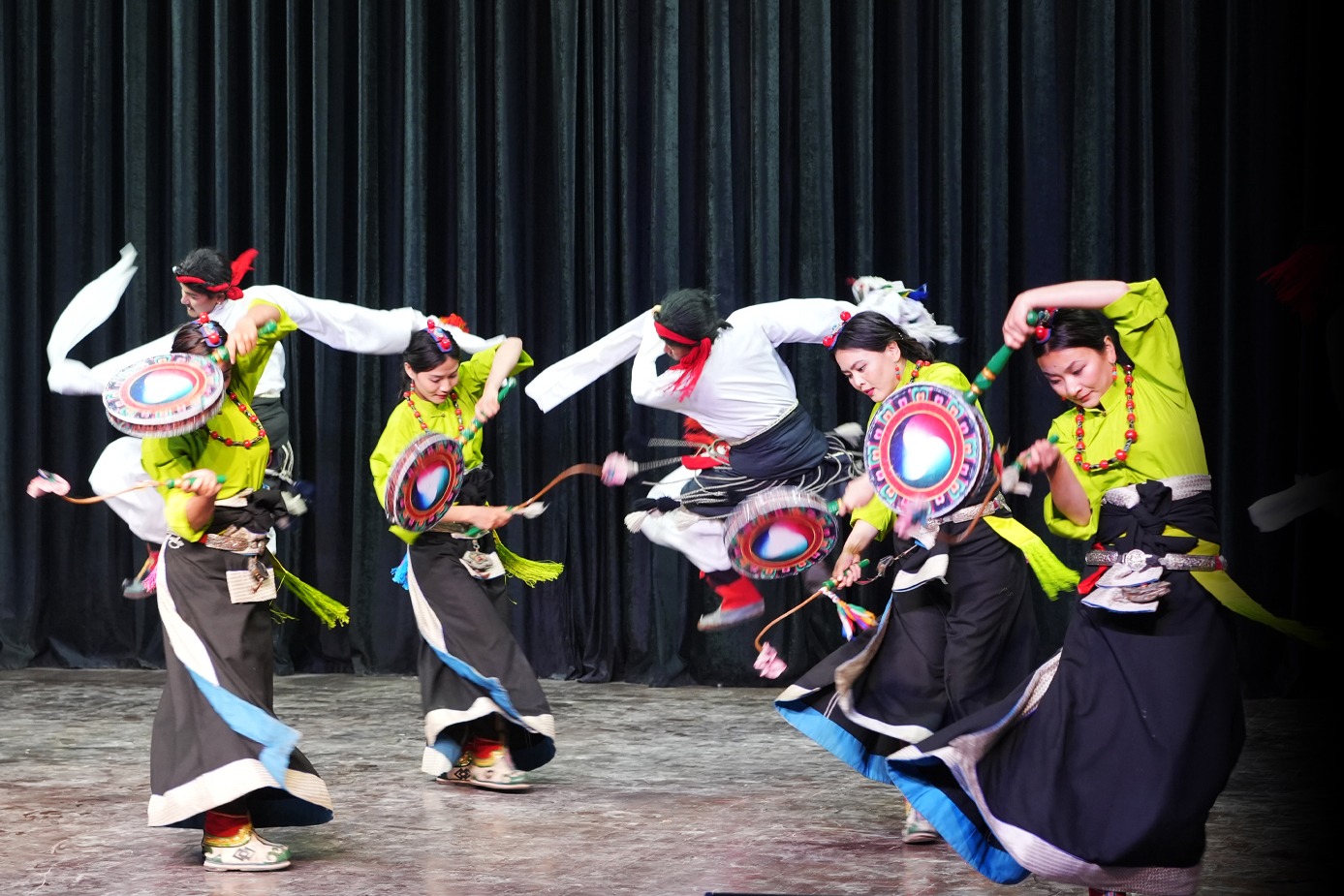 Tanec zo strechy sveta  