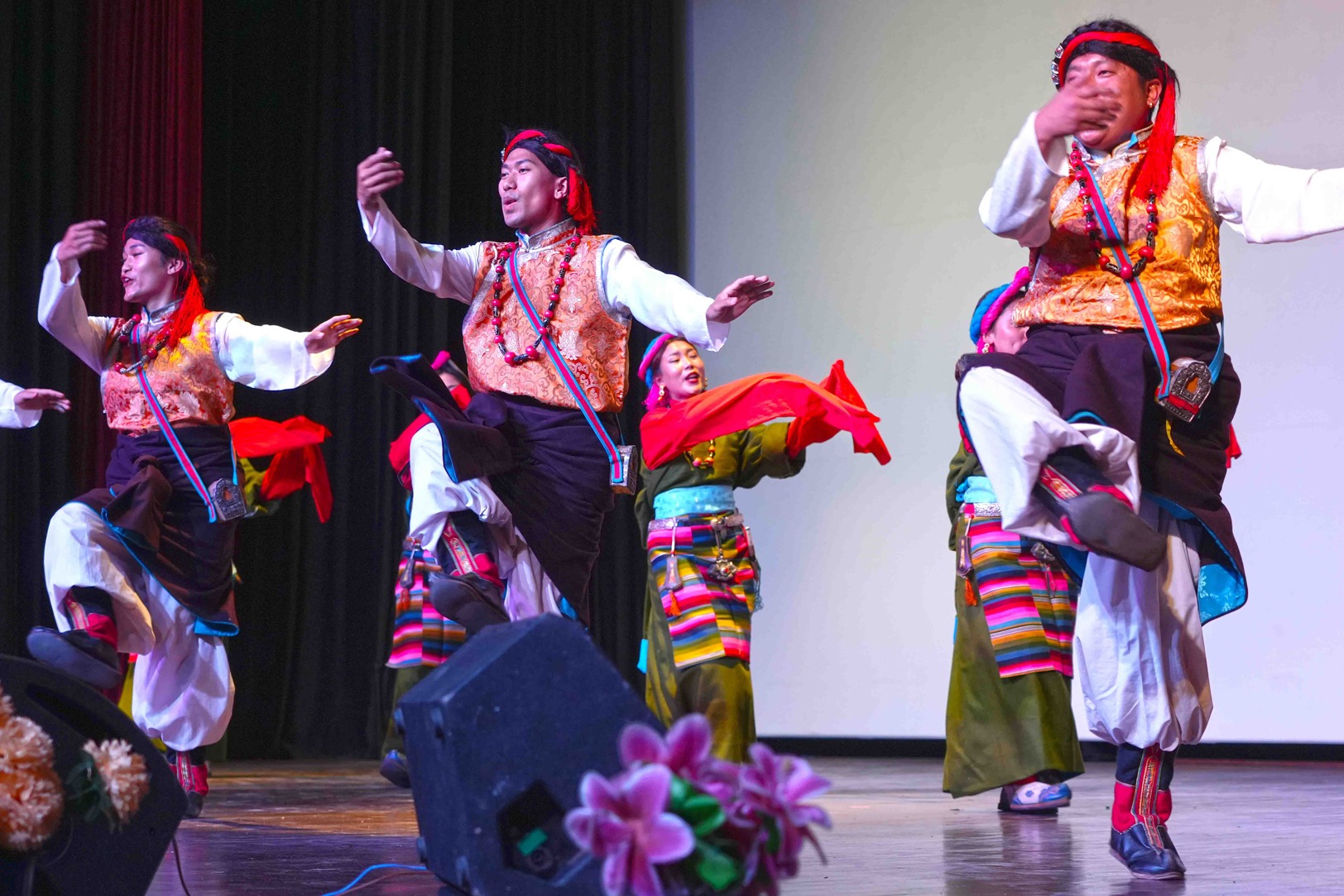 Tanec zo strechy sveta  