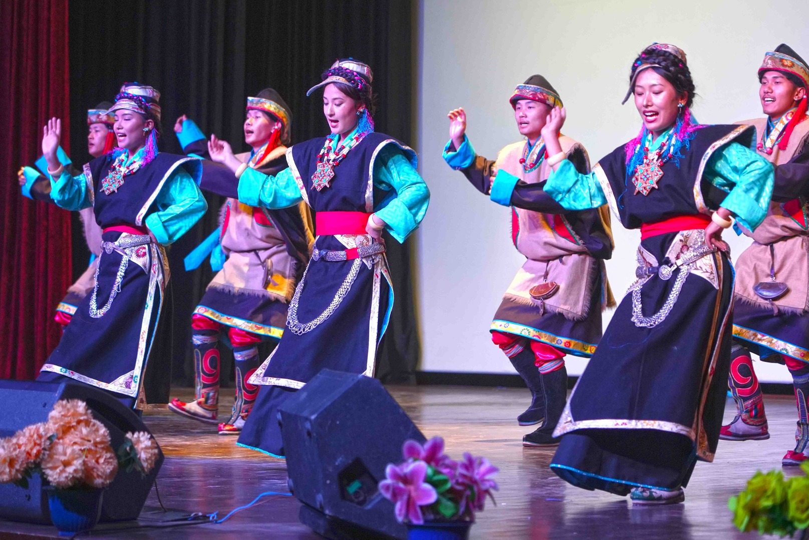 Tanec zo strechy sveta  